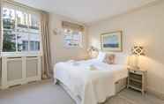 Bedroom 5 Altido Elegant 2-Bed Mews Flat Near Buckingham Palace
