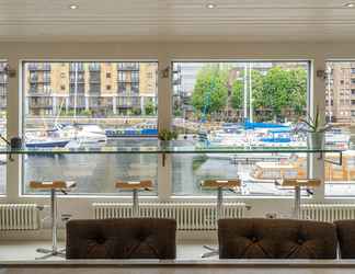 Sảnh chờ 2 Altido Stunning 5-Bed Boathouse On The River Thames