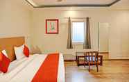 ห้องนอน 2 Hotel Noida Grand Sec 58 By F9 Hotels