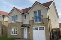 Exterior Beautiful 4 Bedroom 3 Beds House in Glasgow