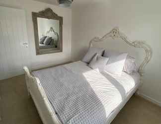 Kamar Tidur 2 Beautiful 4 Bedroom 3 Beds House in Glasgow