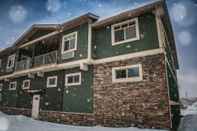 Exterior Give Something Back Retreat by Revelstoke Vacations