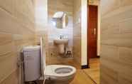 Toilet Kamar 4 Jai-cob's Suites