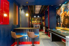 酒吧、咖啡廳與交誼廳 New Spacious Charming Home Near Disney