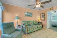 Common Space Pet Friendly Condo in Gulf Shores Outdoor Pool