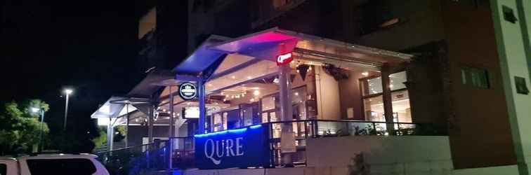 ภายนอกอาคาร Qure Restaurant & Apartments