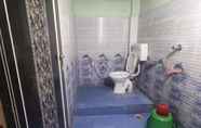 Toilet Kamar 4 Goroomgo Nilachal Nibas Swargadwar Puri