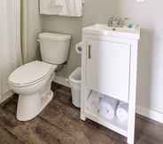 Toilet Kamar 7 Kimberling Cove M9