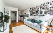 Ruang untuk Umum 6 Contemporary 2BD Flat With Balcony - Hackney Downs