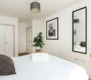 Kamar Tidur 5 Contemporary 2BD Flat With Balcony - Hackney Downs