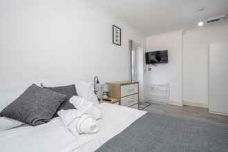 Kamar Tidur 4 Remarkable 1-bed Studio in Dagenham