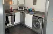 Phòng ngủ 6 Remarkable 2-bed Apartment in Wolverhampton