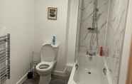 Bilik Mandi dalam Bilik 7 Remarkable 2-bed Apartment in Wolverhampton