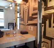 In-room Bathroom 4 Magnificent En Suite Studio
