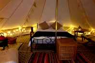 Phòng ngủ Luxury 5m Bell Tent With log Burner Near Whitby