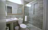 In-room Bathroom 7 The Big Awesome 2BR 1BA Condo E - Includes Bi-weekly Cleanings w Linen Change