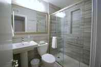 In-room Bathroom The Big Awesome 2BR 1BA Condo E - Includes Bi-weekly Cleanings w Linen Change