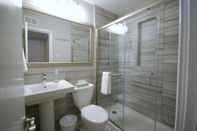 In-room Bathroom The Big Awesome 2BR 1BA Condo L - Includes Bi-weekly Cleanings w Linen Change