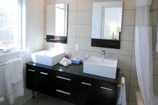 In-room Bathroom Standish House 3BR 2 5BA A - Includes Bi-weekly Cleanings