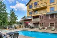 Swimming Pool Red Hawk by Keystone Resort