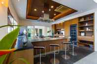 Bar, Cafe and Lounge Luxury Mansion 6 BR on Golf Course JB