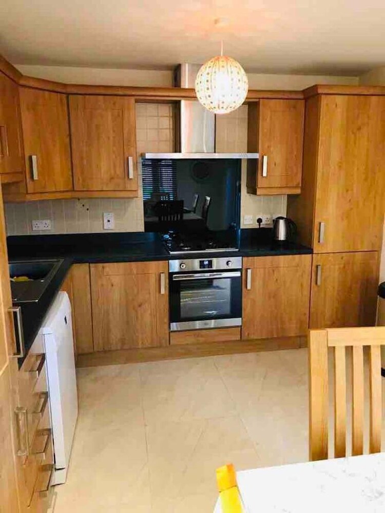 Kamar Tidur 5 3-bed House in Armagh City