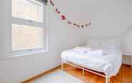 Lain-lain 6 Lovely 3 Bedroom Apartment in Clapton With Garden
