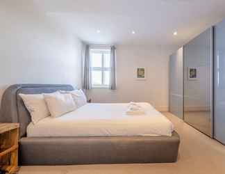 Lainnya 2 Stylish 1 Bedroom Apartment in Affluent Fulham