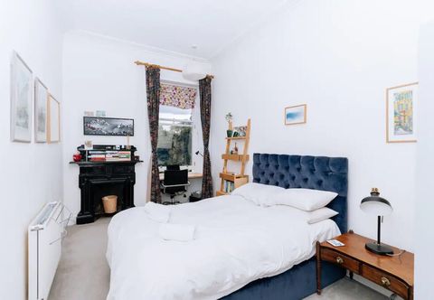 Others Spacious 3 Bedroom Flat in Edinburgh