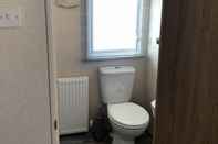 In-room Bathroom 3 Bedroom Holiday Rental Ingoldmells Skegness