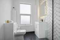 In-room Bathroom Victoria House by Kasar