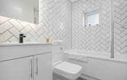 In-room Bathroom 7 Victoria House by Kasar