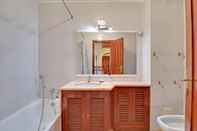 In-room Bathroom Monte Gordo Beachview 2 by Homing