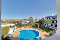 สระว่ายน้ำ Albufeira Delight With Pool by Homing