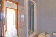 In-room Bathroom Monte Gordo Downtown by Homing