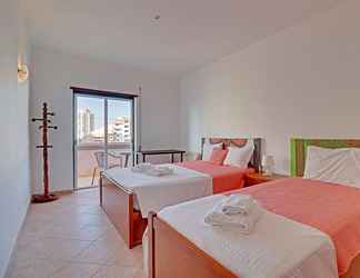 Kamar Tidur 2 Praia DA Rocha Central With Pool by Homing