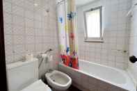 In-room Bathroom Vilamoura Marina Flat by Homing