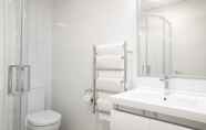 In-room Bathroom 2 Sojourn Apartment Hotel - Ghuznee