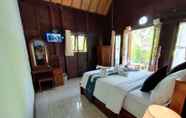 Kamar Tidur 4 Exotic View Cottage