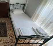 Kamar Tidur 2 Charming 3-bed House in Tyros