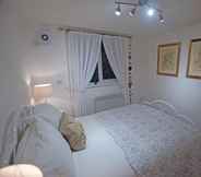 Bedroom 3 Lovely 2 Bed Apartment Pembroke Castle