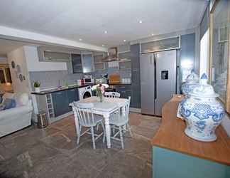 Kamar Tidur 2 Lovely 2 Bed Apartment Pembroke Castle