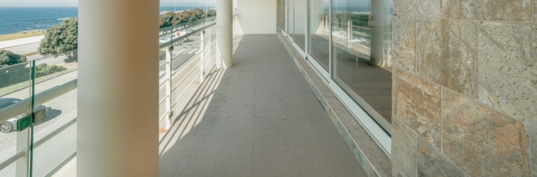 Lobby Grand Modern Seaside With View