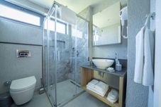 In-room Bathroom Splendid Suite Close to Beach in Bodrum