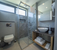 In-room Bathroom 2 Cozy Suite Close to Beach in Bodrum