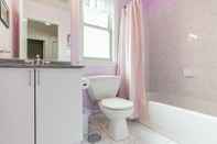 Phòng tắm bên trong 917 S 8th St Stylish 3 Bedroom Home in Bella Vista