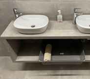 In-room Bathroom 6 Medano Nest Hostel