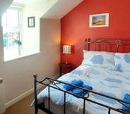 Bedroom 4 Bodorwel Cottage, Next to Ffestiniog Railway