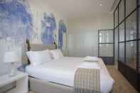 Bedroom Liiiving -Luxury Beachfront Apartment IV