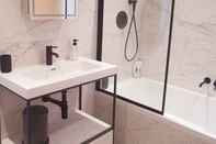 In-room Bathroom Remarkable 4-bed House in Sheffield